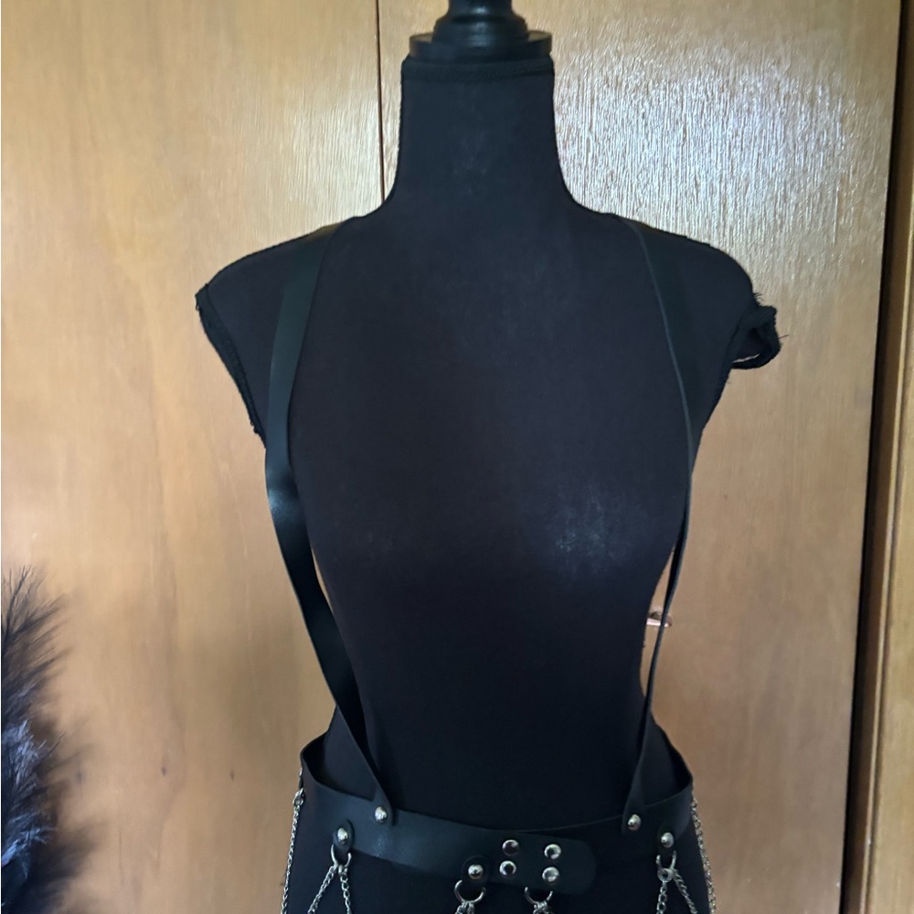 Fashion Nova Black and Silver Chain Belt - Picture 3 of 9